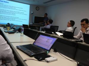 Suasana line-up meeting. Udah cewek sendiri, yang lain bapak-bapak lagi...huhuu...