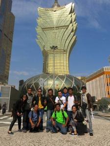 rombongan terbanyak dari seluruh business trip. 11 orang bo!